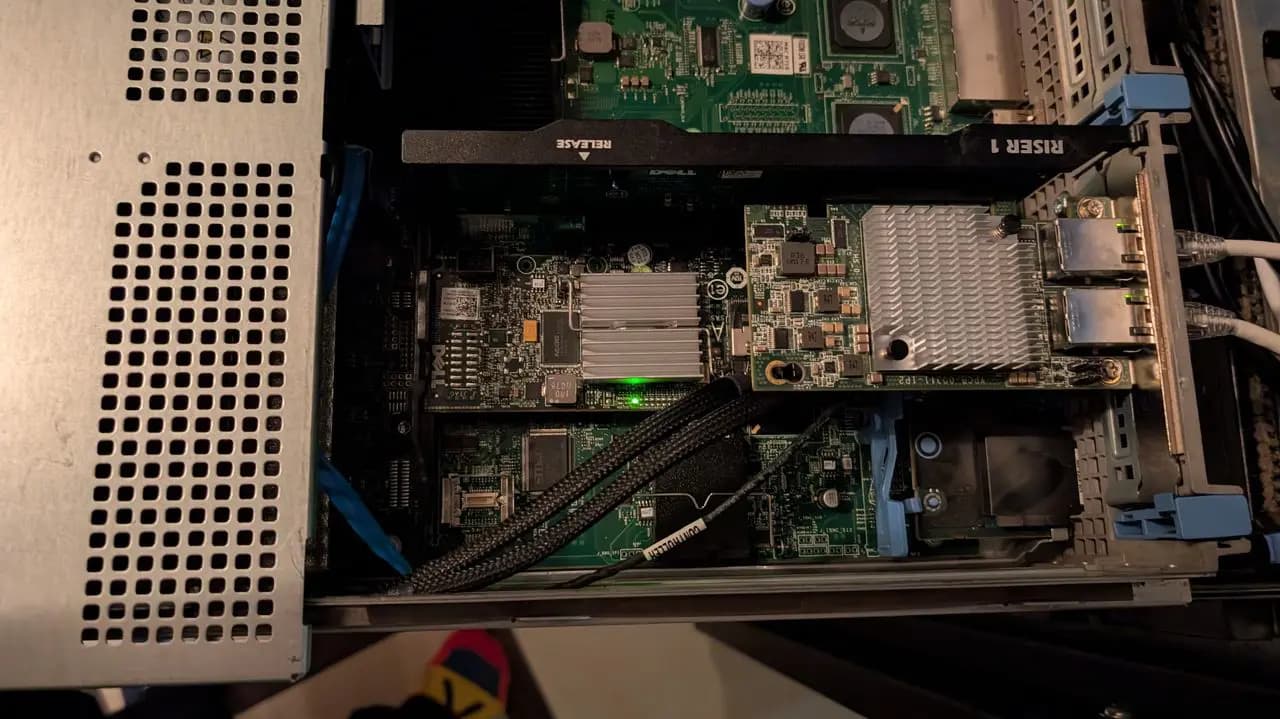 Фото к отзыву на Контроллер Dell H200, 2x SFF-8087
