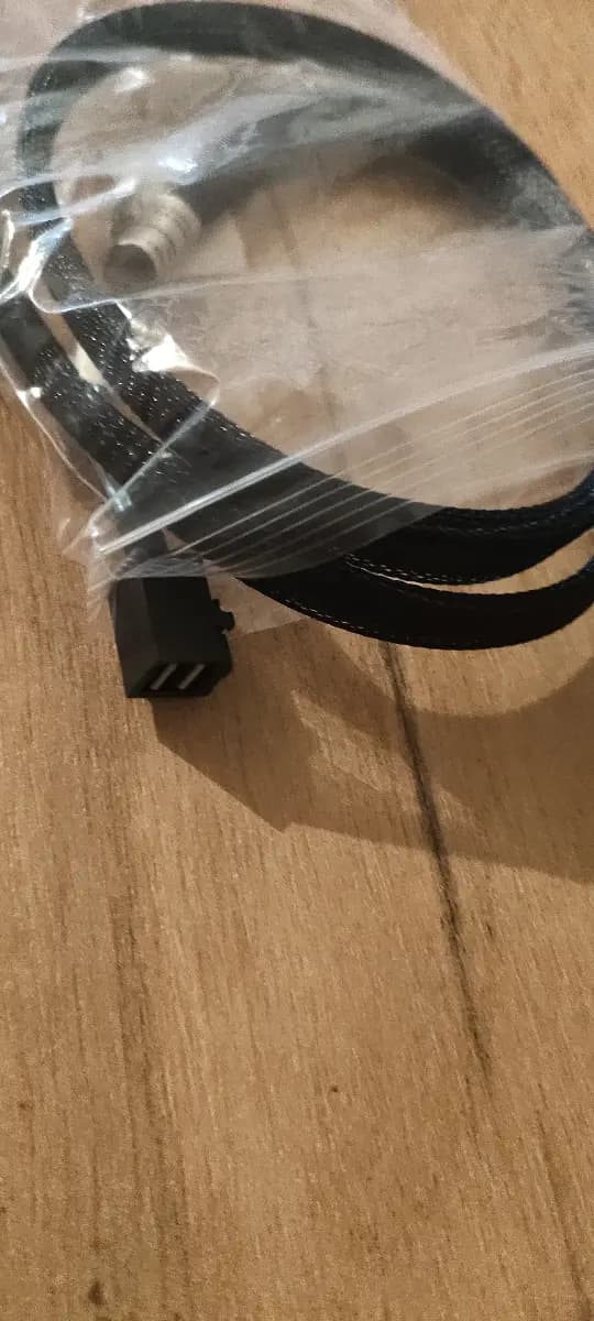 Фото к отзыву на Кабель обратный 4 SATA → SFF-8643 Reverse, 80 см