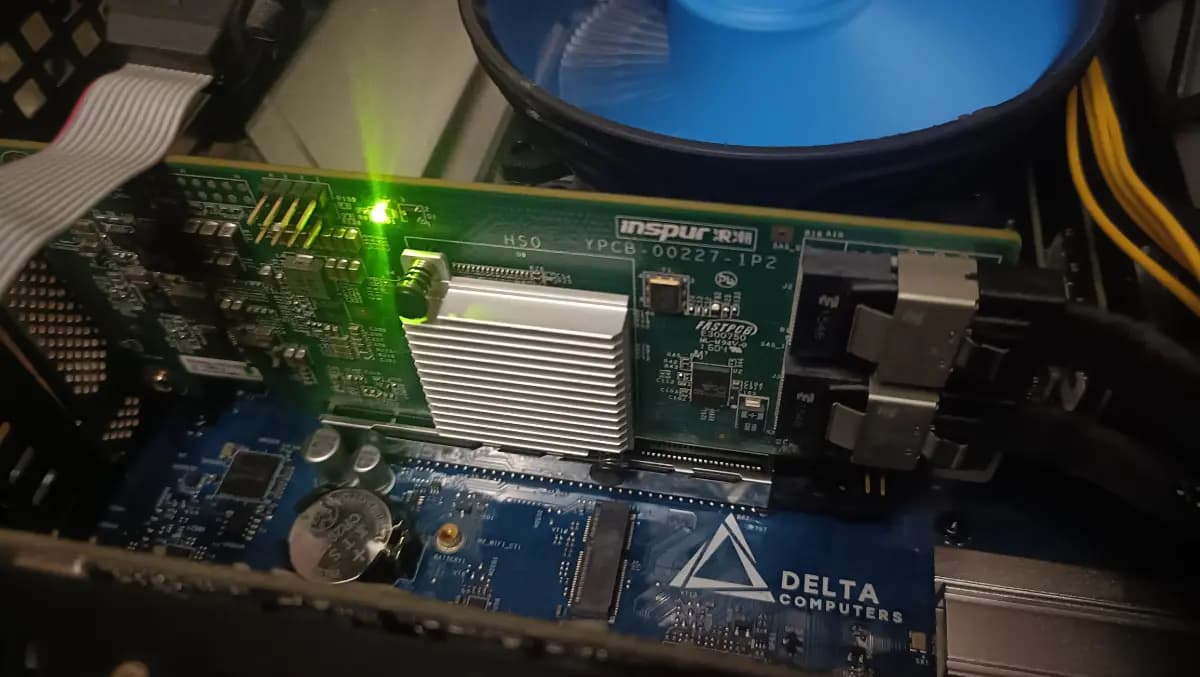 Фото к отзыву на Контроллер Inspur YPCB-00227 (аналог 9207-8i), 2x SFF-8087