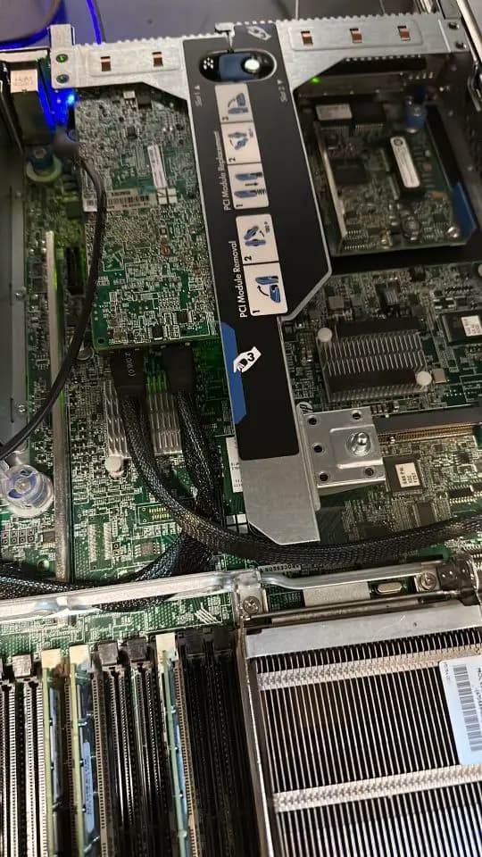 Фото к отзыву на Контроллер HP P420, 1Gb, 2x SFF-8087