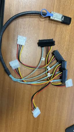 Фото отзыв Кабель SFF-8088 → 4x SFF-8482 SAS 15-Pin Molex, 1 м